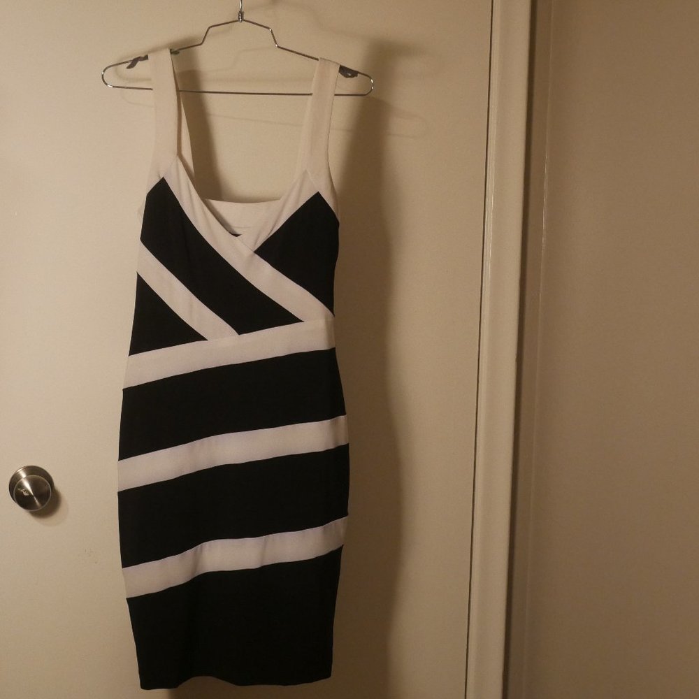 Bisou Bisou Bandage Like Dress sz 8 Black & White